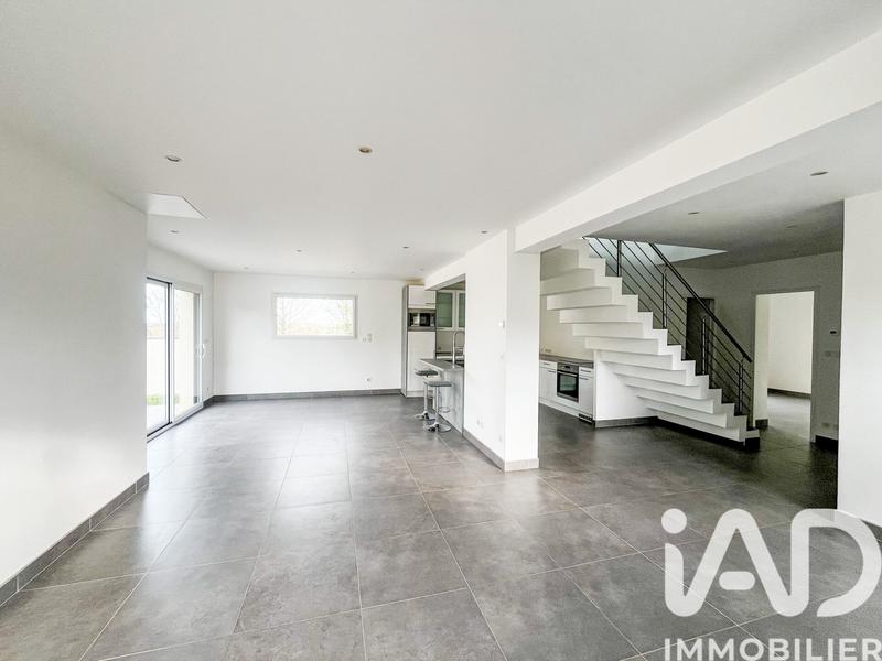 Maison - 204 m² - 7 pièces