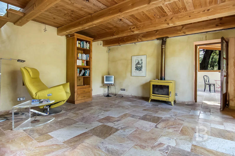 Maison - 260 m² - 11 pièces