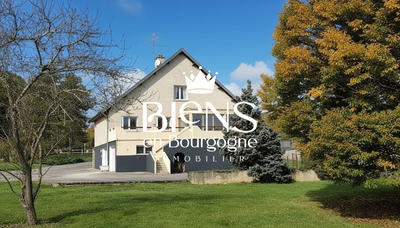 Maison traditionnelle - 174 m² - 7 pièces