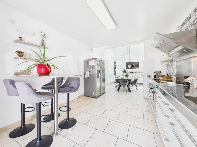 Maison - 147 m² - 6 pièces