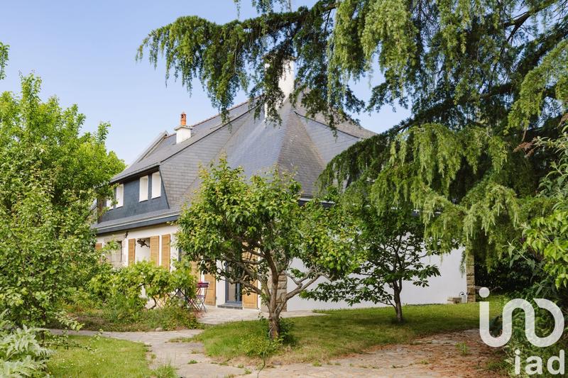 Maison - 246 m² - 8 pièces