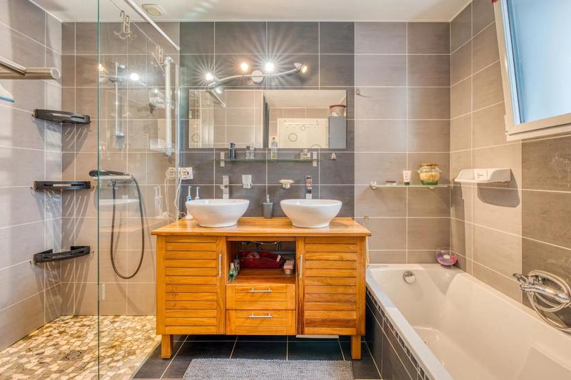 Maison - 96 m² - 5 pièces