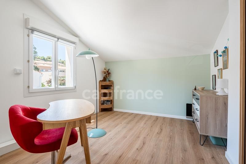 Appartement - 180 m² - 5 pièces