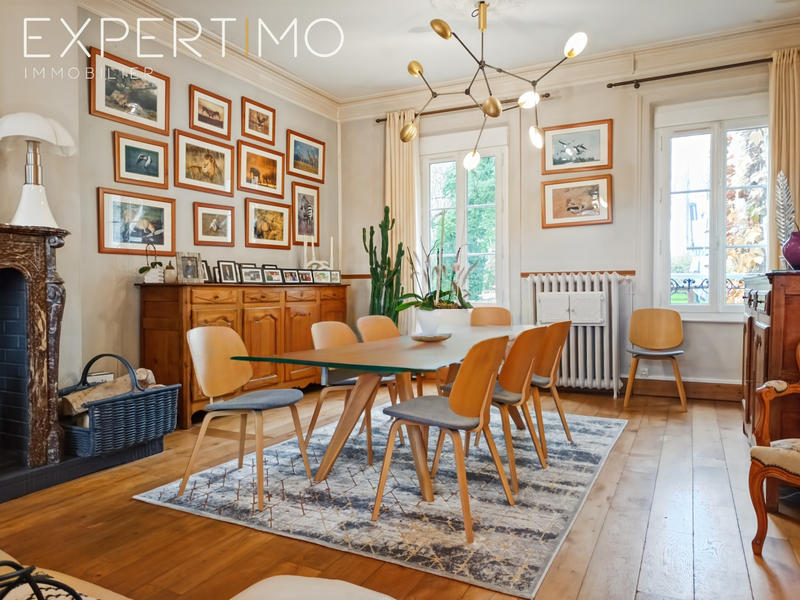 Maison - 284 m² - 12 pièces