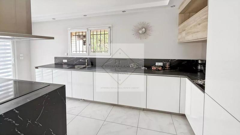 Villa - 220 m² - 5 pièces