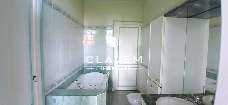 Maison - 350 m² - 15 pièces