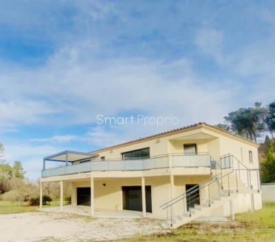 Propriété - 250 m² - 6 pièces