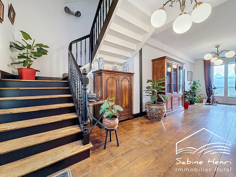 Maison - 223 m² - 8 pièces