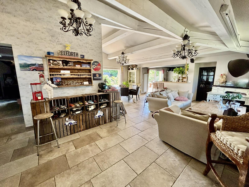 Maison - 180 m² - 6 pièces