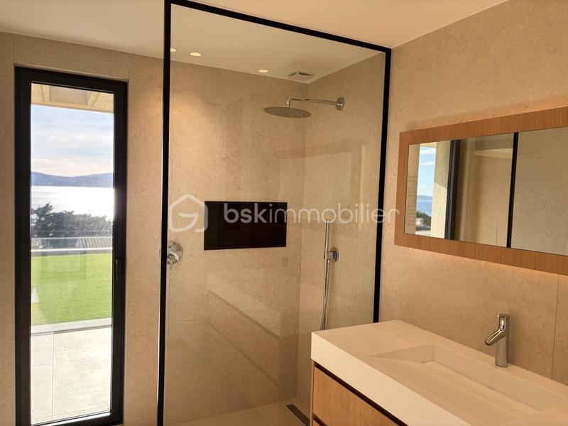 Maison - 262 m² - 5 pièces