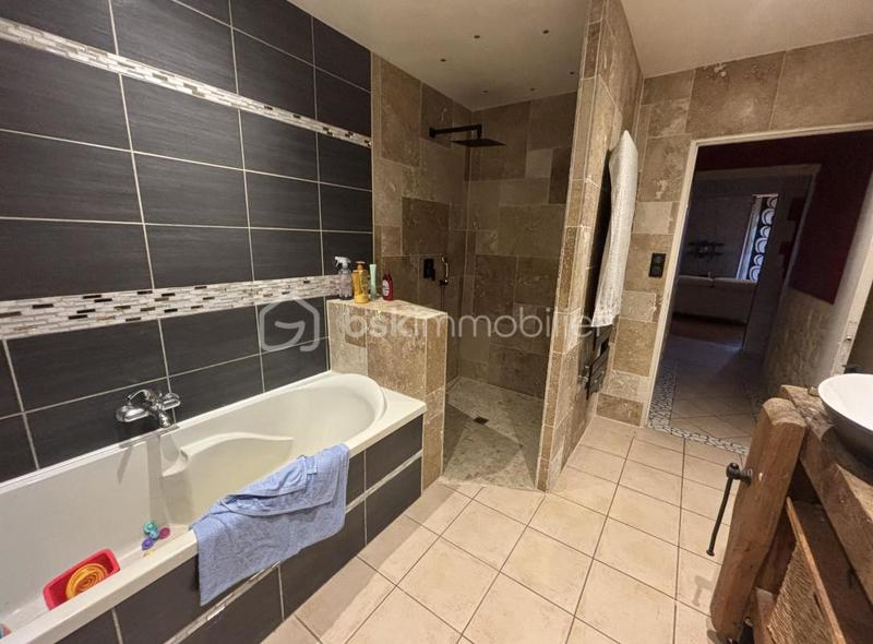 Maison - 245 m² - 7 pièces