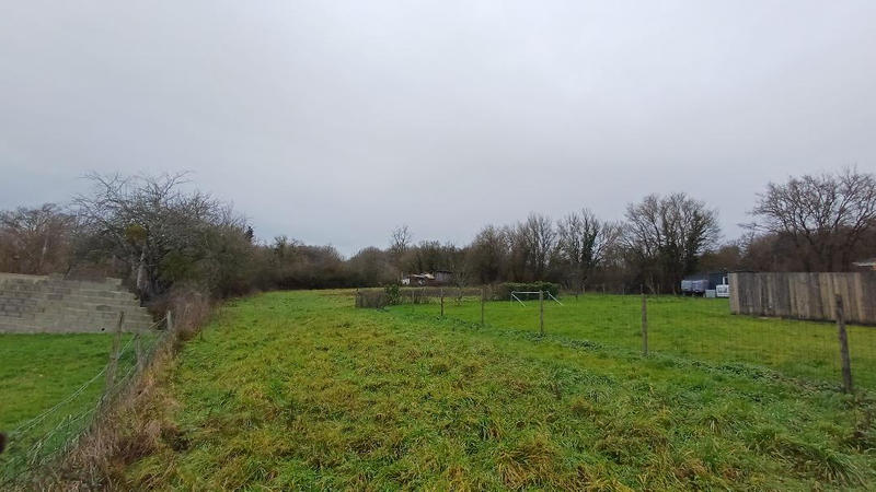 Terrain constructible - 2 085 m²
