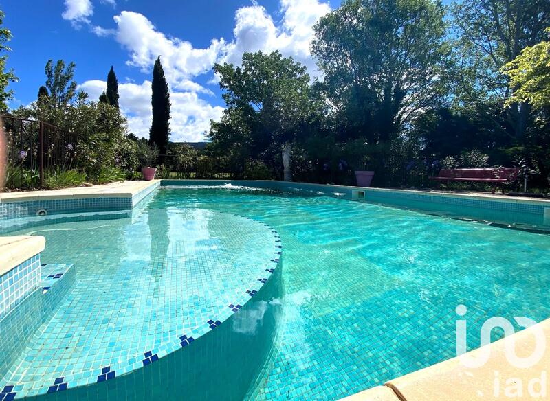 Maison - 335 m² - 9 pièces