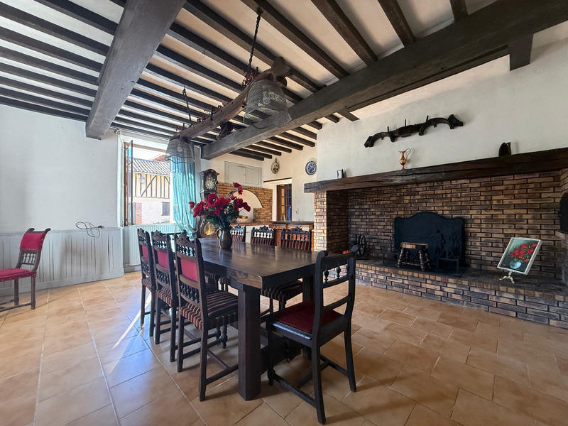 Maison - 250 m² - 5 pièces