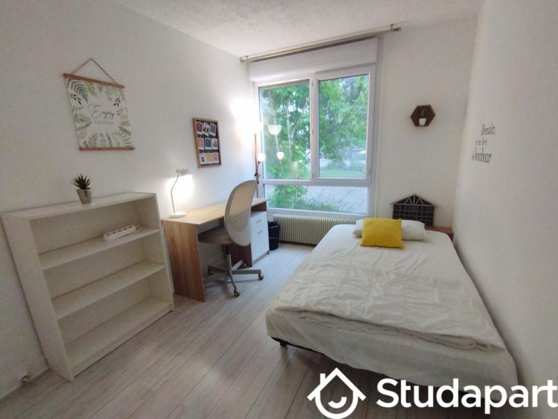 Chambre - 11 m² - 1 pièce