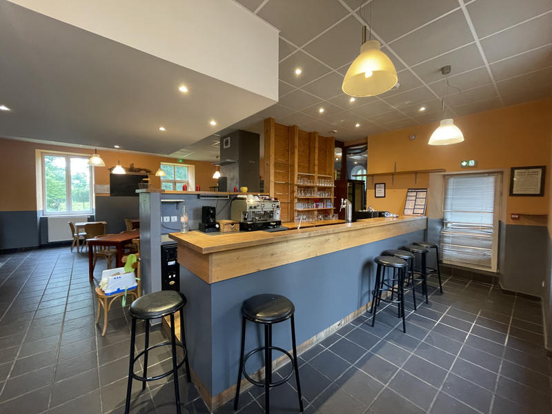 Maison - 337 m² - 16 pièces