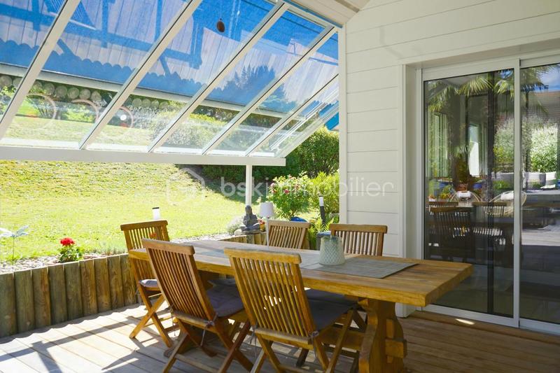 Demeure - 234 m² - 6 pièces