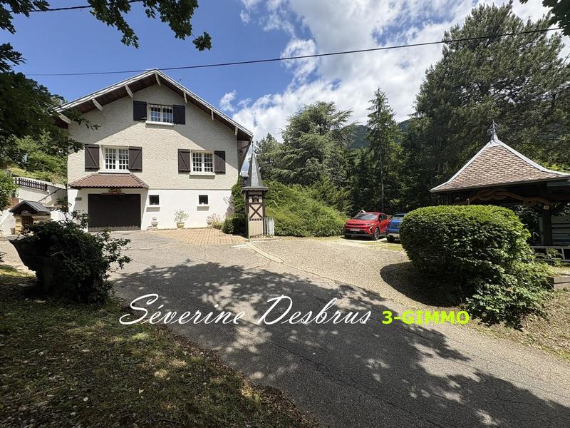 Maison - 164 m² - 9 pièces