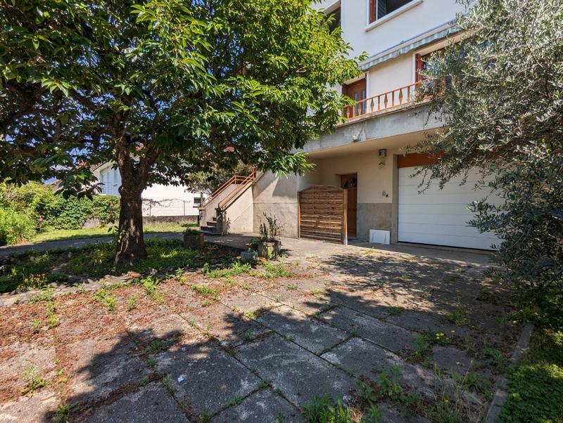 Maison - 290 m² - 8 pièces