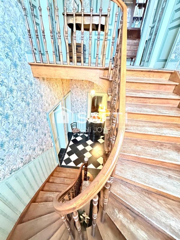 Maison de maîtres - 210 m² - 10 pièces