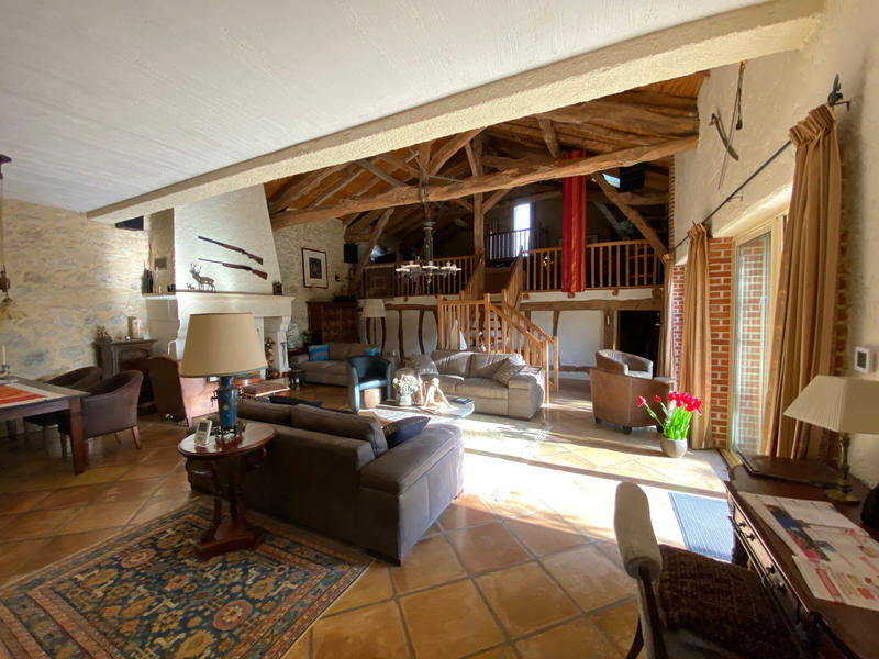 Maison - 232 m² - 7 pièces