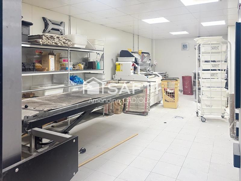 Local commercial - 300 m² - 12 pièces