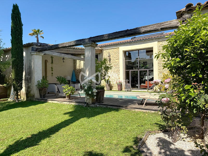 Maison - 250 m² - 8 pièces