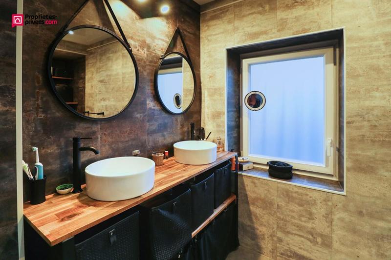 Maison - 232 m² - 7 pièces