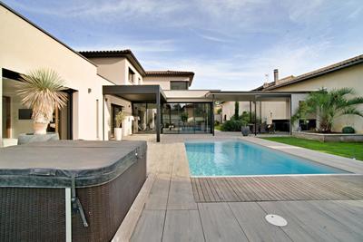 Maison - 250 m² - 7 pièces