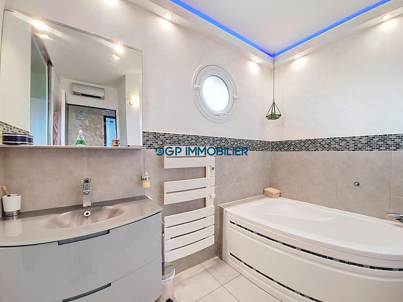 Maison - 160 m² - 4 pièces