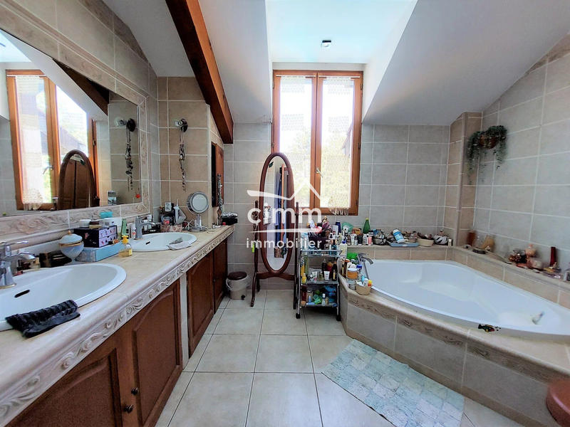 Maison - 215 m² - 7 pièces