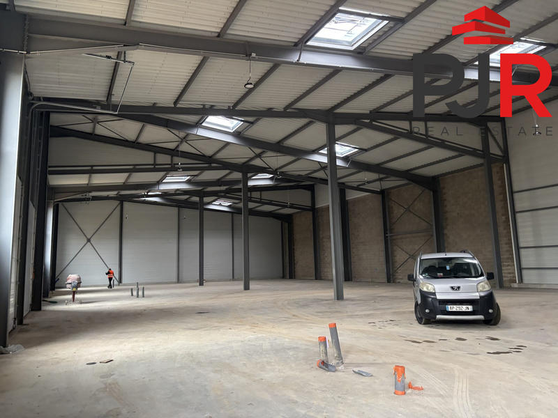 Local d'activités - 208 m²