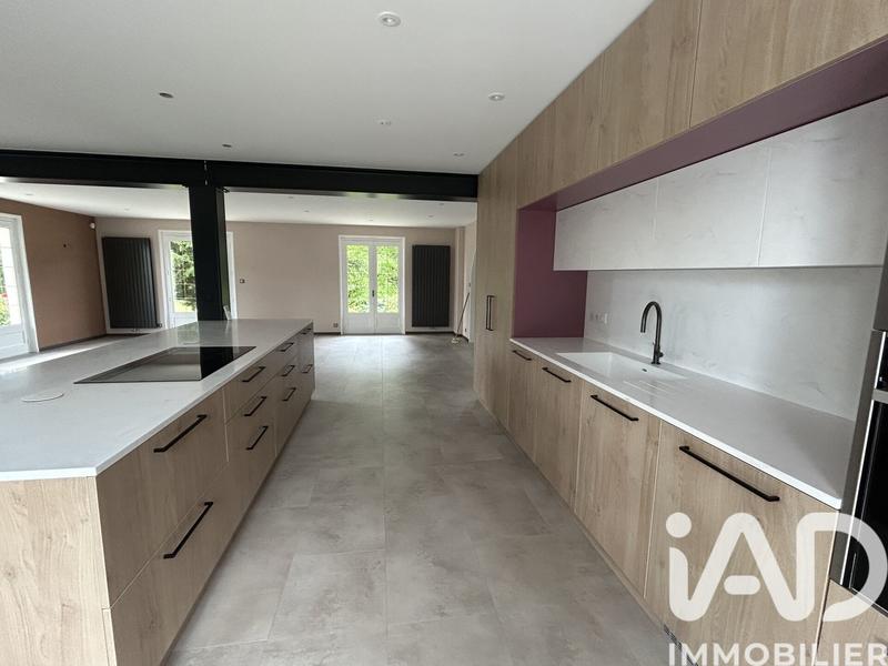 Maison - 216 m² - 8 pièces