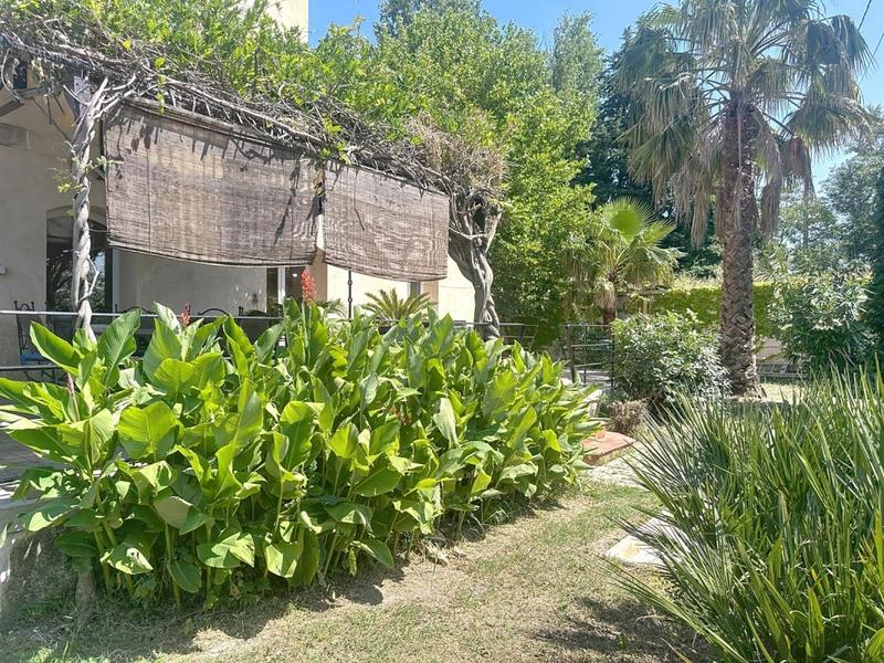 Maison - 240 m² - 6 pièces