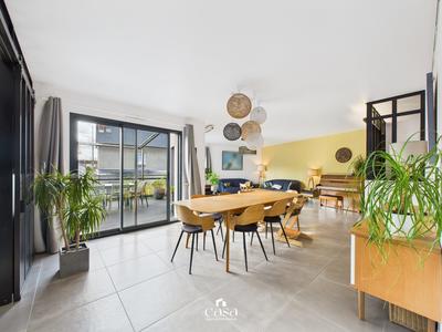 Maison contemporaine - 157 m² - 7 pièces