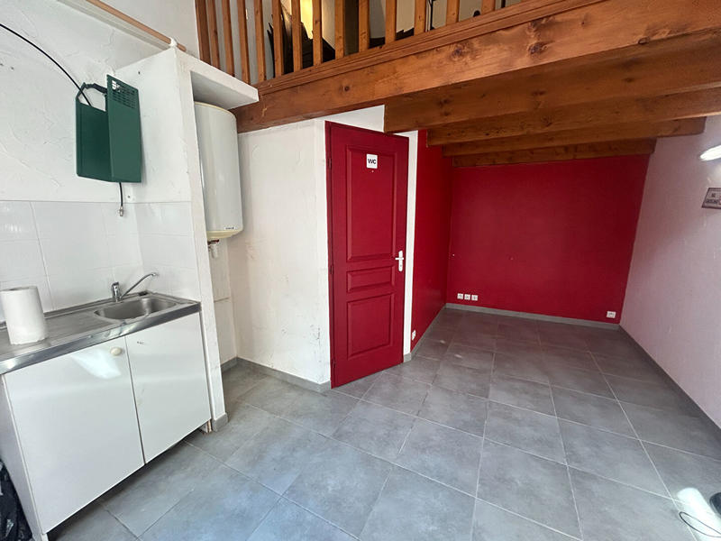 Local d'activité / Entrepôt - 66 m²