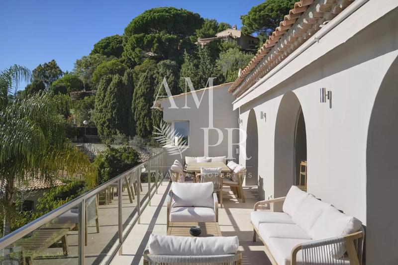 Villa - 300 m² - 6 pièces