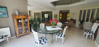 Maison - 255 m² - 8 pièces