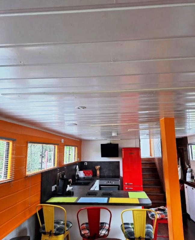 Péniche - 100 m² - 4 pièces