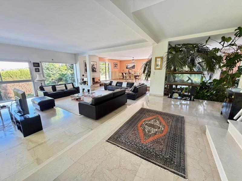 Maison - 269 m² - 8 pièces