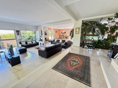 Maison - 269 m² - 8 pièces