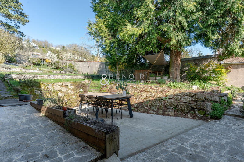 Maison - 260 m² - 8 pièces