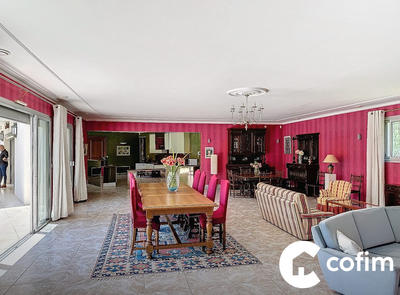 Maison - 400 m² - 8 pièces