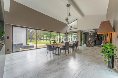 Maison - 290 m² - 10 pièces