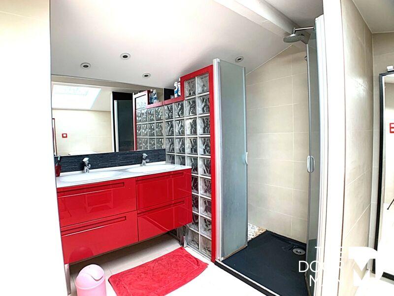 Maison - 220 m² - 8 pièces