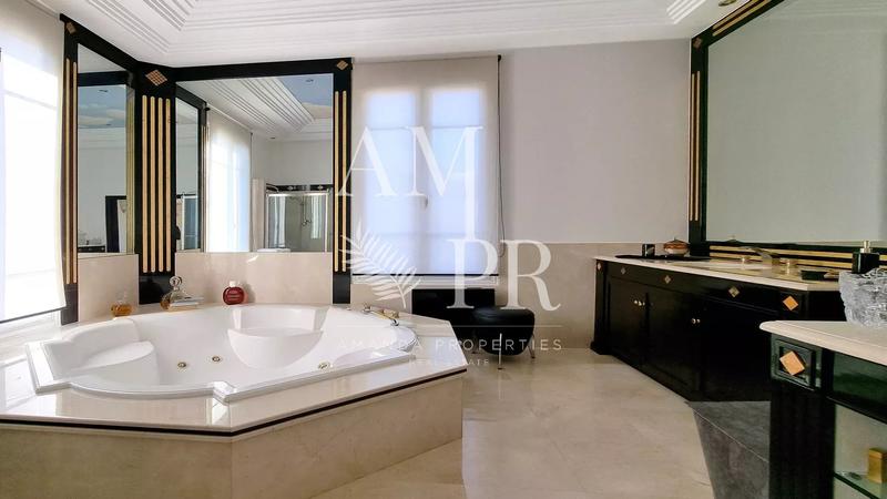 Villa - 350 m² - 8 pièces