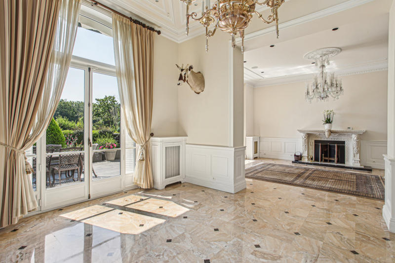 Maison - 425 m² - 11 pièces