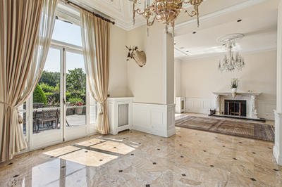 Maison - 425 m² - 11 pièces