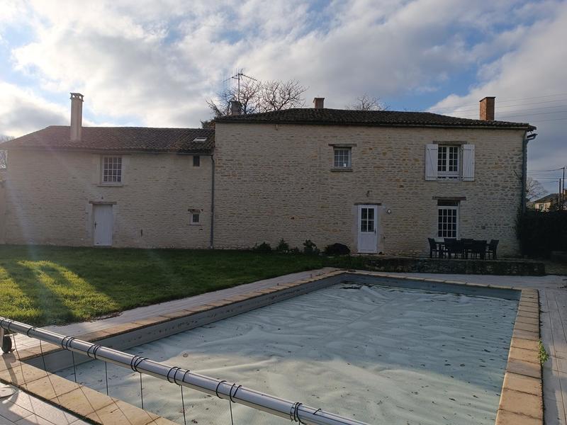 Maison - 203 m² - 7 pièces