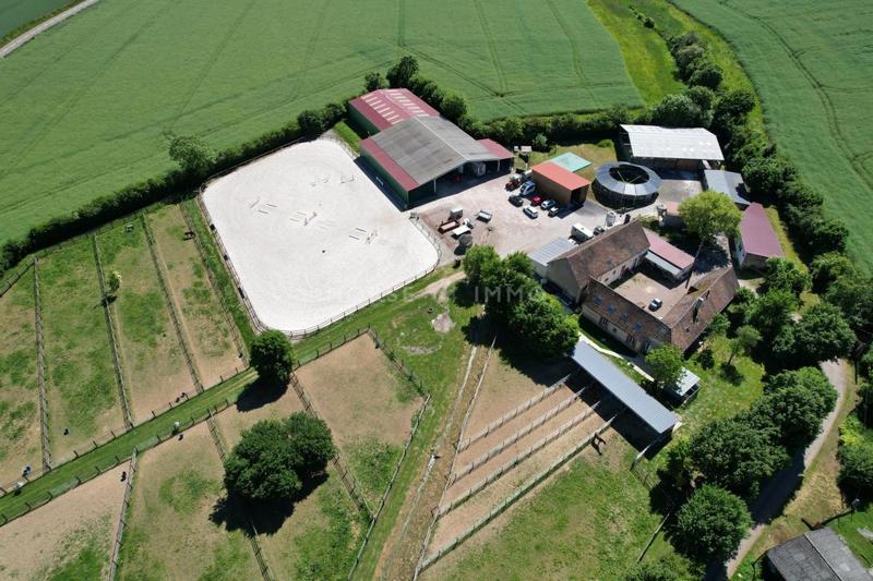 Maison - 330 m² - 10 pièces